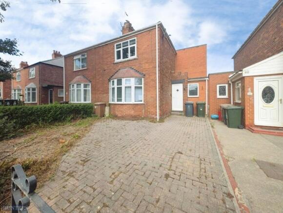 3 bed property, in Hollywell Road, £180,000