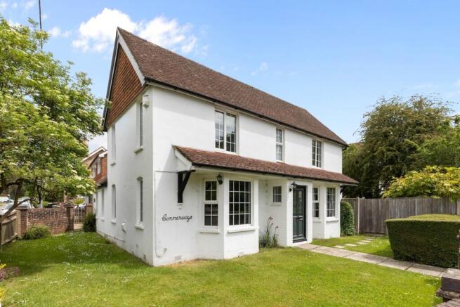 3 bed property, in Sandhills Road, £650,000