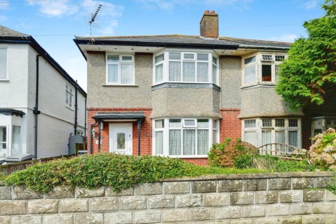 3 bed property, in Irving Road, £420,000