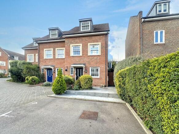 3 bed property, in Princes Court, £475,000