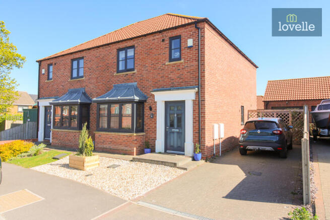 3 bed property, in Bee Orchid Way, £239,950