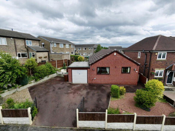 2 bed property, in Danella Crescent, £270,000