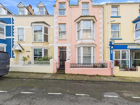 8 bed property, in Warren Street, £399,950