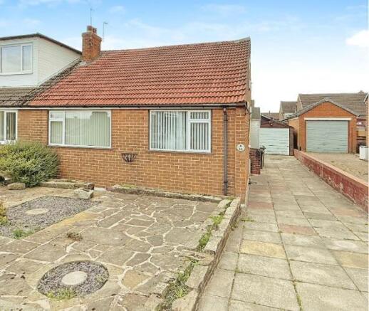 2 bed property, in Kent Avenue, £190,000