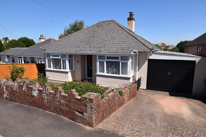 2 bed property, in Parkside Road, £370,000