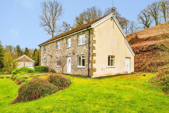 4 bed property, in Abergorlech, £550,000