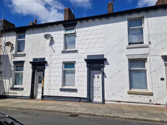 2 bed property, in Grafton Street, £85,000