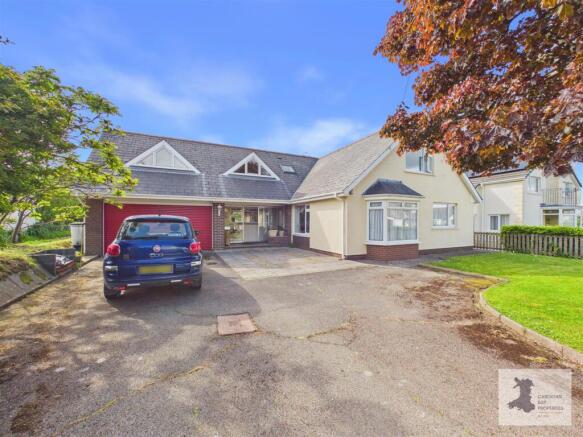 4 bed property, in Penparc, £399,950