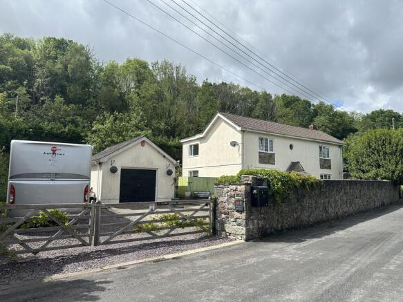 3 bed property, in Llys Tawel, £450,000