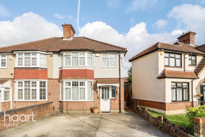 3 bed property, in Wimborne Avenue, £550,000