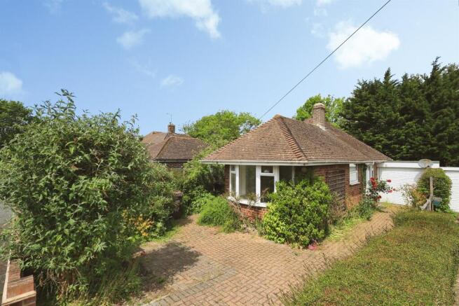 2 bed property, in Otteham Close, £277,000