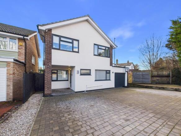 4 bed property, in Wellington Place, £550,000