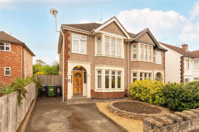 3 bed property, in Kinross Road, £400,000