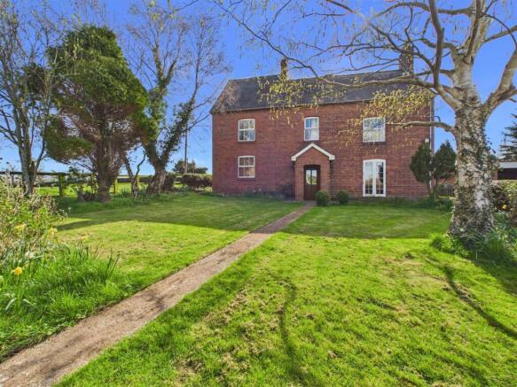 6 bed property, in Pentre Madoc Farmhouse, £625,000
