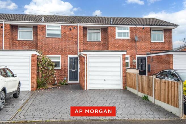 2 bed property, in Larchmere Drive, £205,000