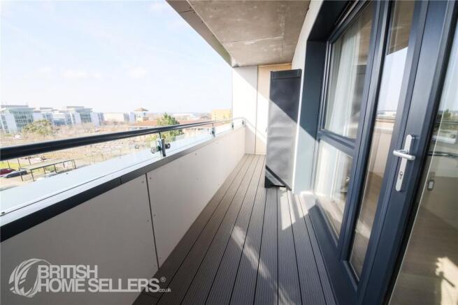 2 bed property, in Silbury Boulevard, £310,000