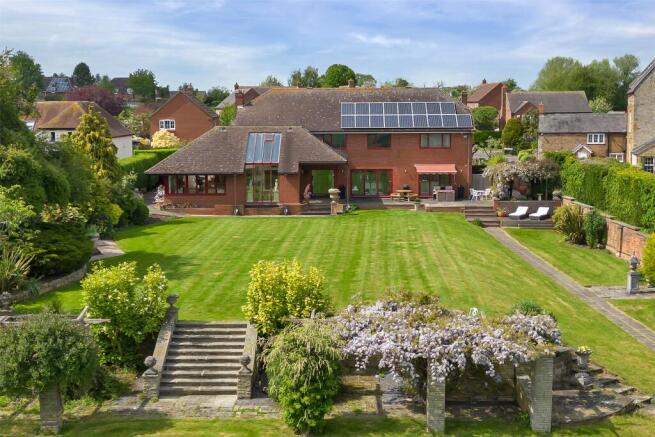 6 bed property, in New Road, £1,000,000