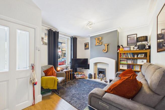 3 bed property, in Victoria Road, £90,000