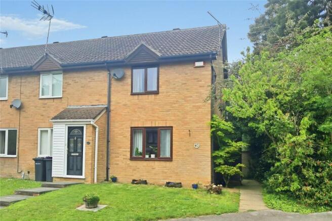 2 bed property, in Rochester Avenue, £300,000