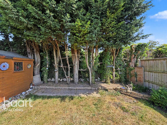 2 bed property, in Spalding PE12, £220,000
