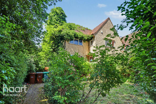 3 bed property, in Highbury Road, £160,000