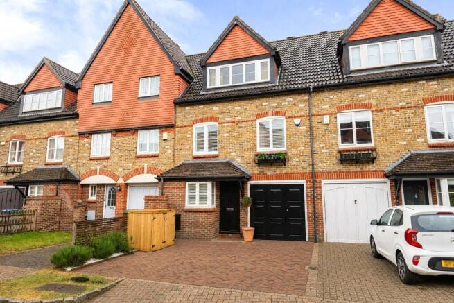 4 bed property, in Virginia Place, £900,000