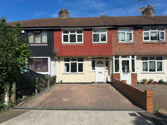3 bed property, in Barnsbury Crescent, £325,000