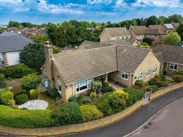 3 bed property, in Downlands, £980,000