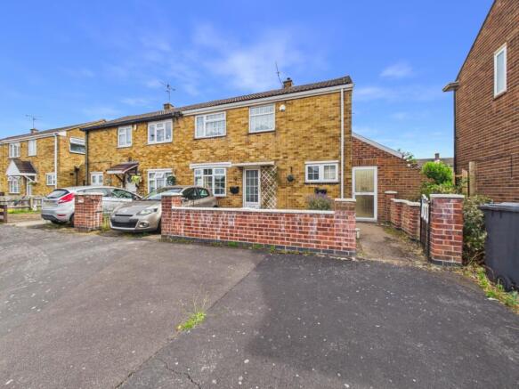 3 bed property, in Crawley Road, £175,000