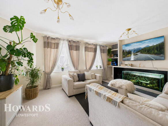 3 bed property, in Essex Road, £180,000