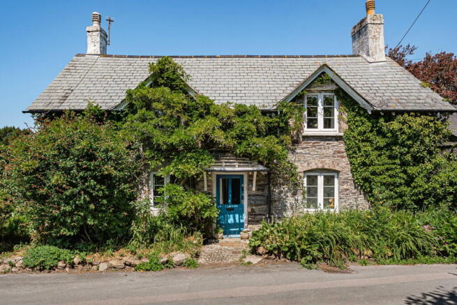 3 bed property, in Ford Road, £440,000