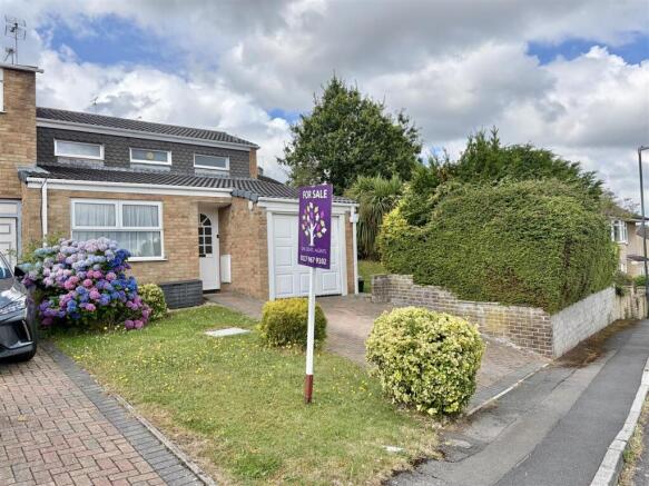 2 bed property, in Park View, £300,000