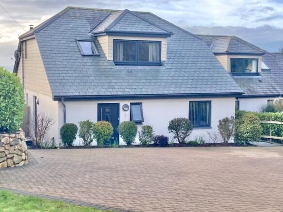 3 bed property, in Pengersick Croft, £595,000