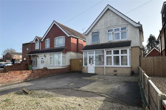 3 bed property, in Cove Road, £400,000