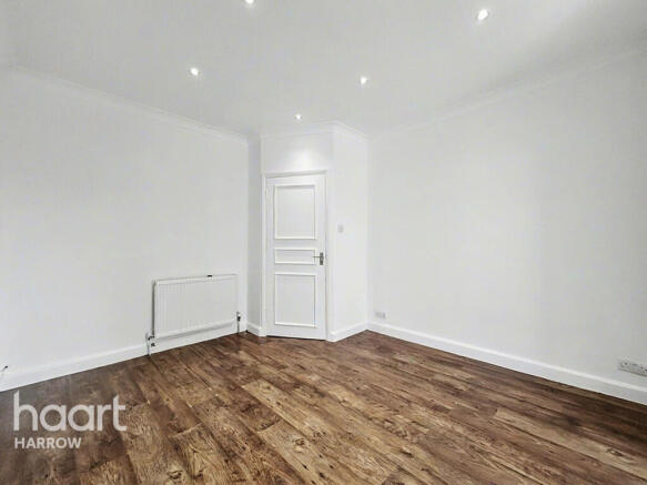 1 bed property, in Grange Road, £275,000