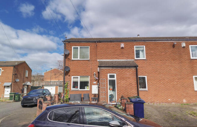 2 bed property, in Ottringham Close, £83,000