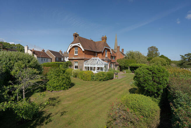 4 bed property, in South Cuckfield, £1,600,000