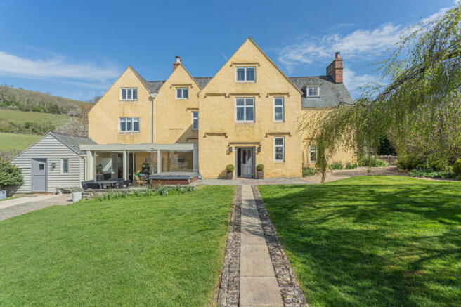 7 bed property, in Nr Wotton-under-Edge, £1,675,000
