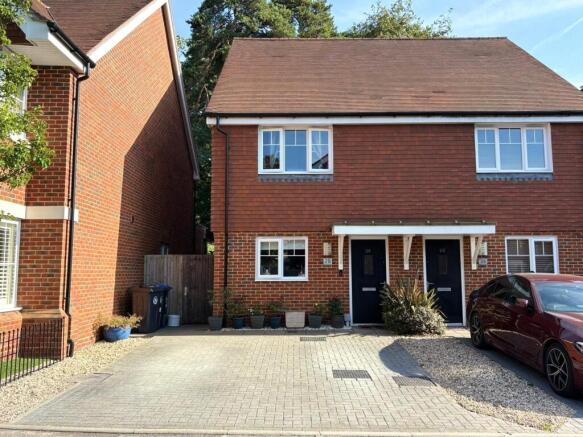 3 bed property, in White Wood Vale, £465,000