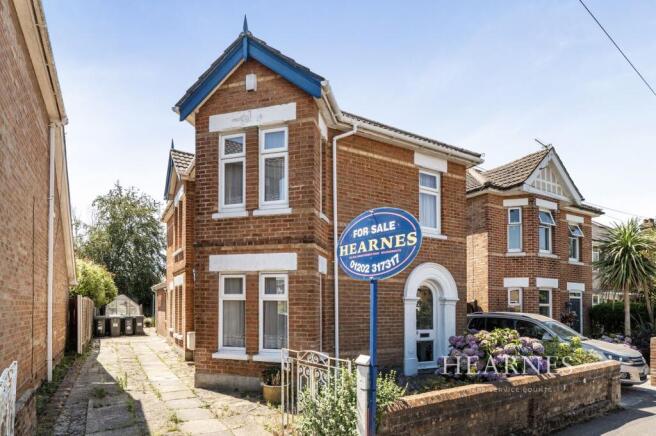 4 bed property, in Alton Road, £400,000