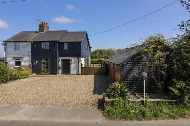 3 bed property, in Selling Road, £575,000