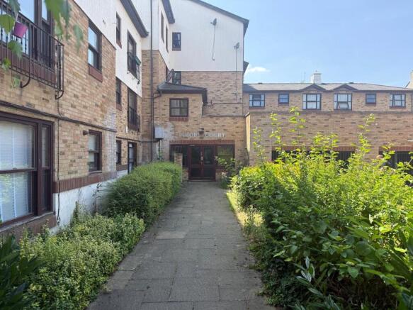 2 bed property, in Priory Road, £180,000