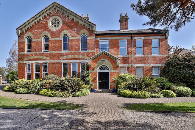 3 bed property, in Dragoon Way, £495,000