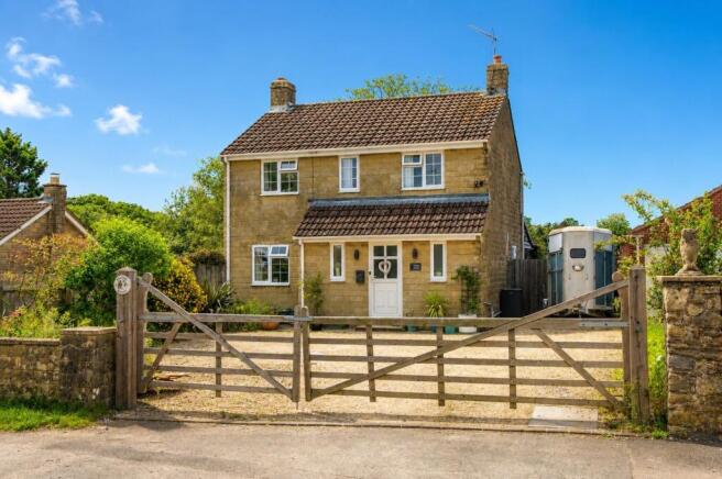 3 bed property, in Station Road, £400,000