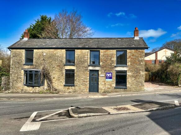 5 bed property, in Llantrisant Road, £449,995