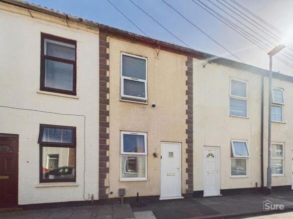 2 bed property, in King Street, £110,000