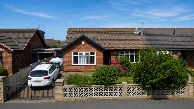 3 bed property, in Rothwell Road, £200,000