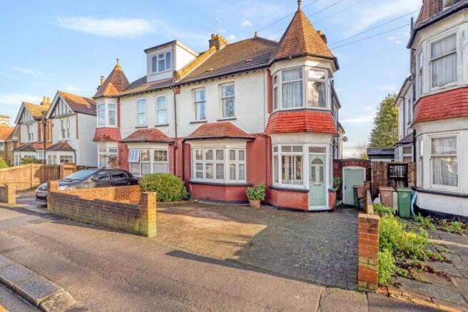 4 bed property, in Park Hill, £800,000