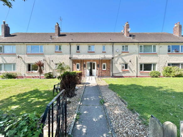 2 bed property, in Gorlan, £125,000