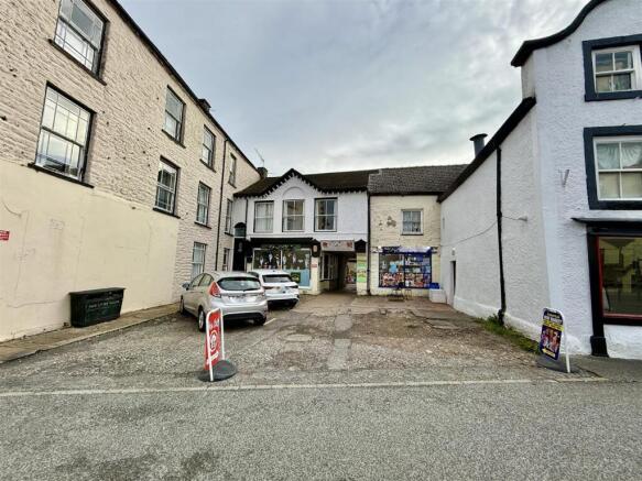 3 bed property, in Market Square, £250,000